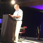 Yr athro John Lennox