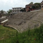 Amffitheatr Durres lle merthyrwyd Titus